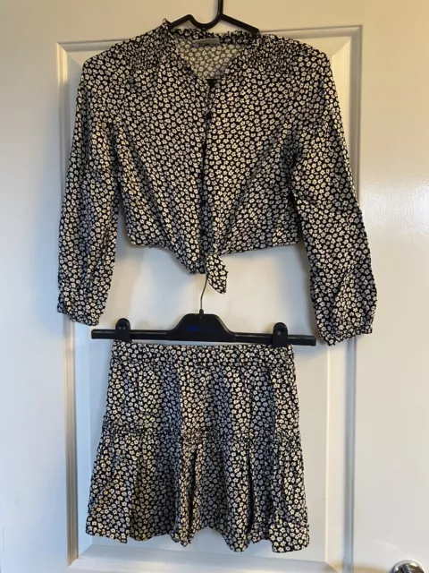 Girls 2 Piece Top And Skirt Set Black & White Age 9