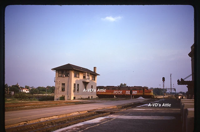 Orig slide RI Rock Island EMD E8 661 tower diamond VINTAGE Joliet IL 1975  BIN