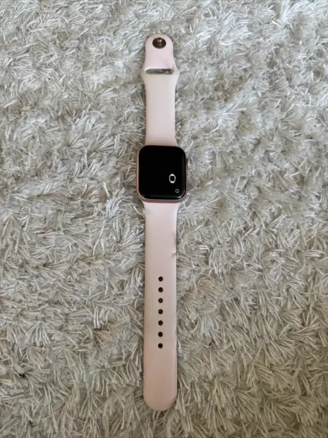 APPLE WATCH SERIES 4 40mm R Gold Aluminum Case with Pink Sand Band