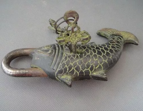 Collectible China Old Handwork Bronze Carved Fish Statue Usable Big Lock and key 2