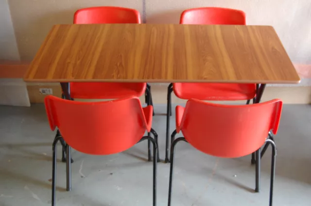 table pliante chaises empilables café bistrot salle à manger cantine réunion chaises de table