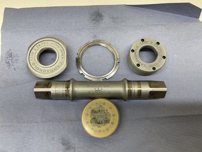 Eccellente Campagnolo C ITALIANO STAFFA INFERIORE Record Filo Cuscinetti NOS 
