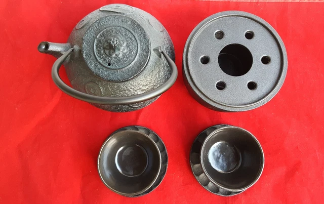 Japanese Style Cast-iron Tea Kettle With Three Piece Tea Set