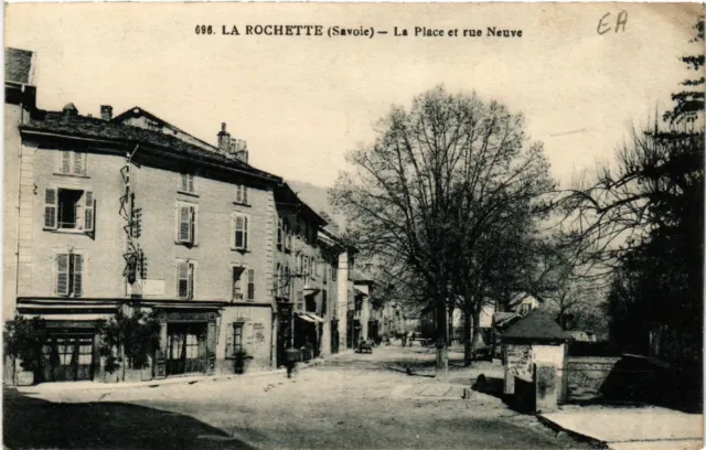 CPA AK La ROCHETTE - La Place et Rue Neuve (388307)