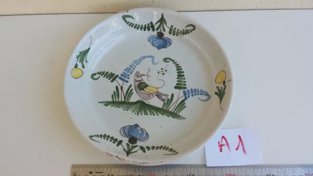 A1/ Ancienne assiette en faïence de Nevers (?) décor d'oiseau