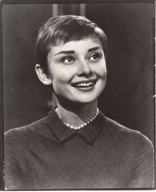 Audrey Hepburn wears pearl necklace w/a smile RARE Photo
