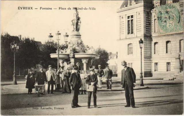 CPA ÉVREUX-Fontaine-Place de l'Hotel de Ville (28912)