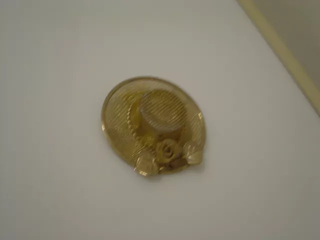 Goldtone wire pin in shape of hat with two 4mm faux pearls 1.5" diameter brooch