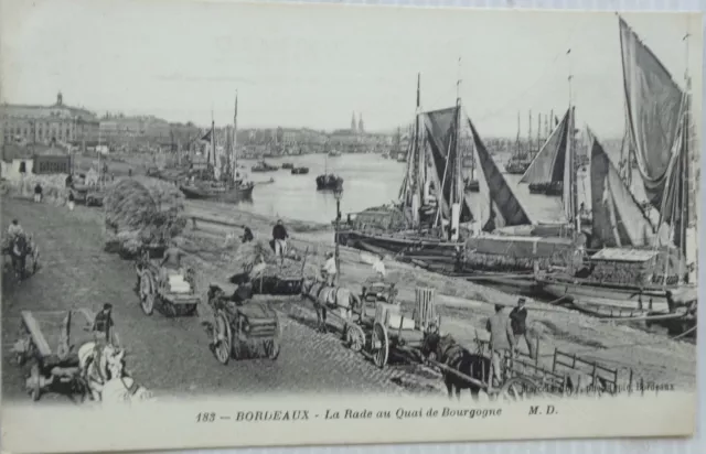 BORDEAUX 33 cpa la rade au Quai de Bourgogne  Bon Etat