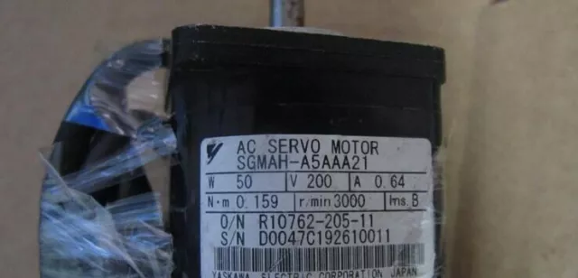 1PCS USED YASKAWA Servo Motor SGMAH-A5AAA21 tested