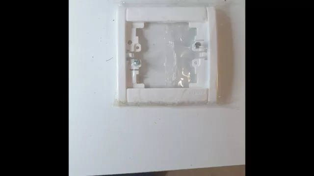 Legrand Sagane Opalis Plaque de Prise Electrique (85000)