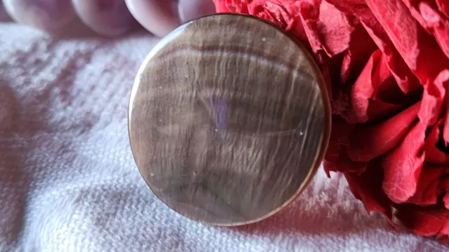 Gros bouton ancien en nacre  joli reflet à pied 2,8 cm G9J