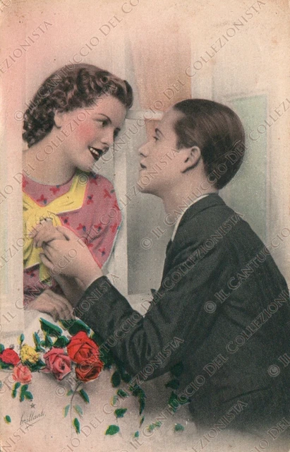 1951 Donna e uomo innamorati alla finestra Cartolina romantica