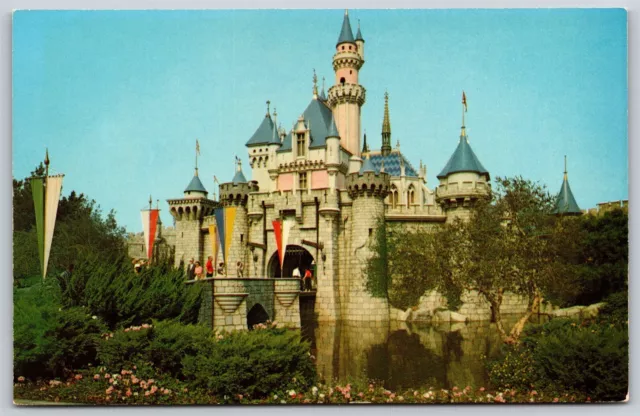 Postcard Disneyland Sleeping Beauty Castle - Fantasyland 1-306 P154
