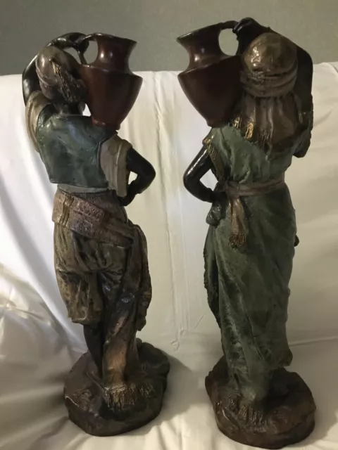 Coppia Statue uomo-donna-portatori di acqua-arte etnica tribale- gesso decorato 3