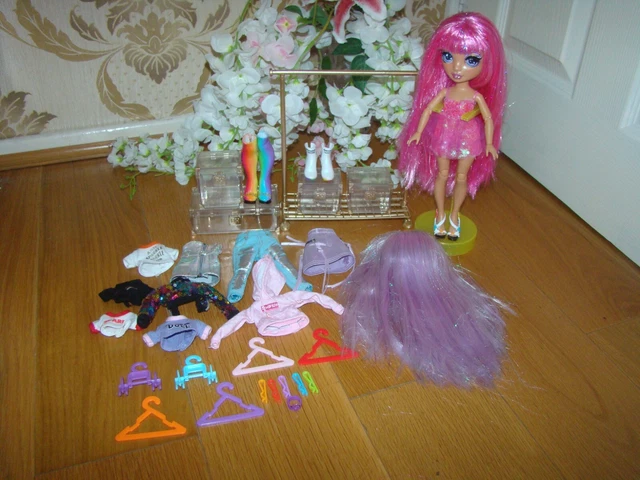 Rainbow High Doll Fashion Studio Avery Styles Fashion Doll Playset
