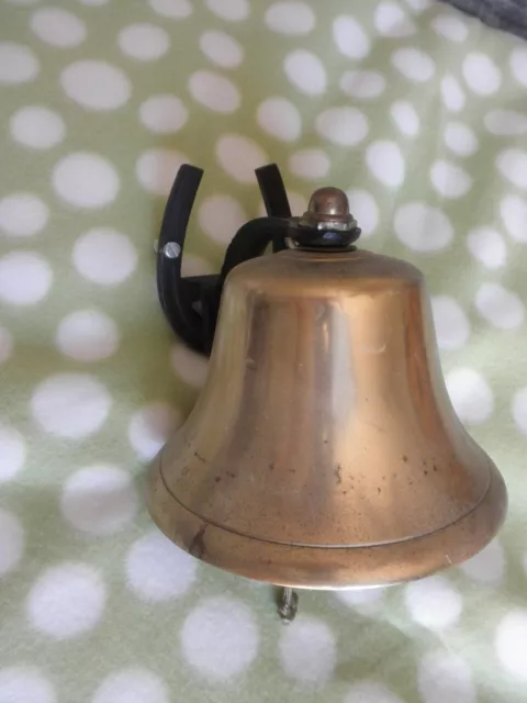 Vintage Cast Iron Horse Shoe Wall Mount & Brass Garden DINNER BELL