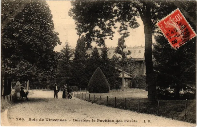 CPA Vincennes Derriere le Pavillon des Forets (1347454)