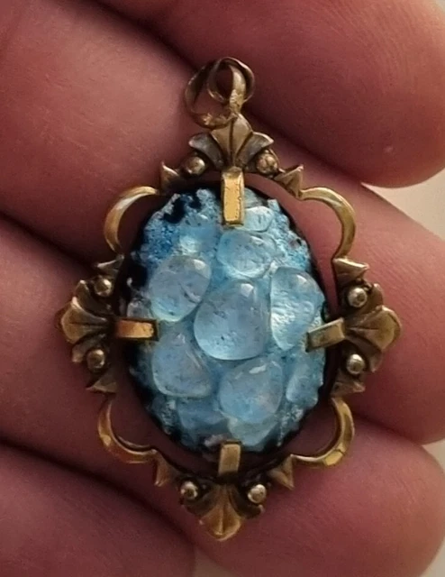 Pendentif Ancien En Métal Doré - Collier Vintage Sans Marque - Occasion
