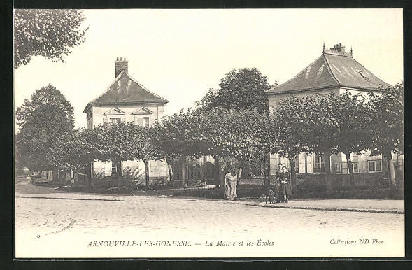 CPA Arnouville-Les-Gonesse, La Mairie et les Ecoles