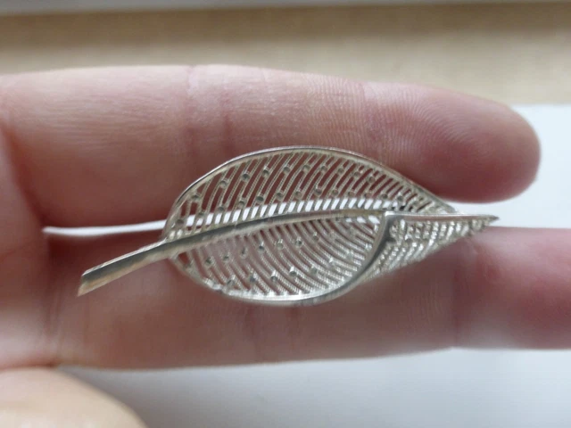 Broche Ancienne En Argent 935, Feuille Filigranée, 3,35g, 4,5x1,7cm - Neuf Sans Emballage