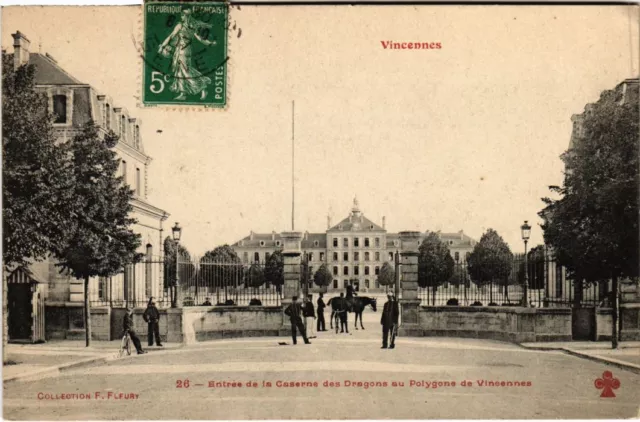 CPA AK Vincennes Entree de la Barracks des Dragons au Polygon FRANCE (1283181)