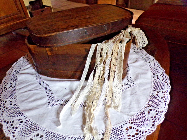 RARE MAGNIFIQUE ANCIENNE boite en bois avec peinture 19 eme scène