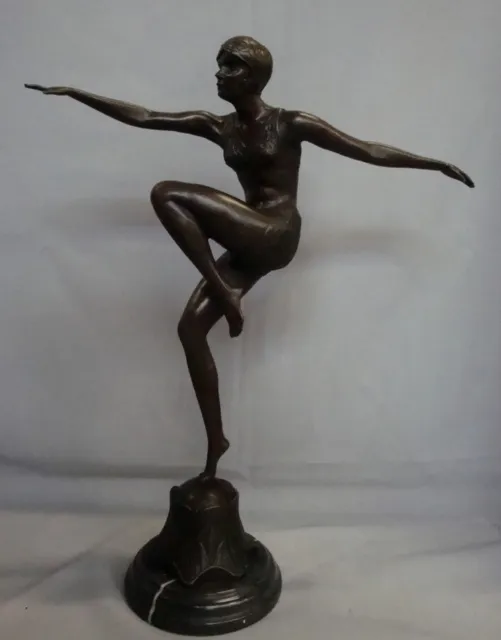 Estatua Art Deco Estilo Art Nouveau Estilo Bronce sólido