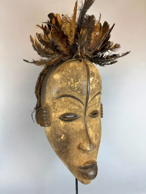 231044 - Old African Bakongo mask with feathers - Congo.