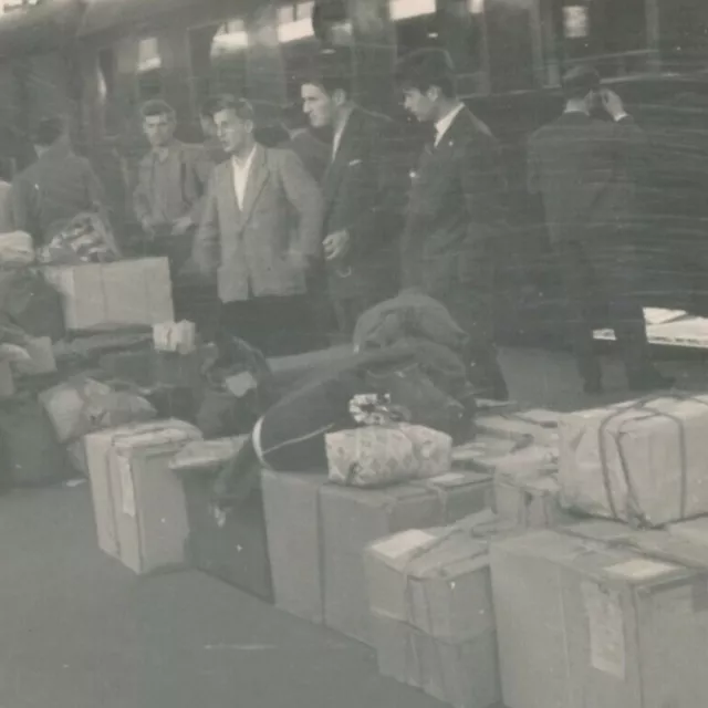 #005 VTG ORG BW OLD PHOTO Guys, Men Vienna Train Station Bunch of Luggage