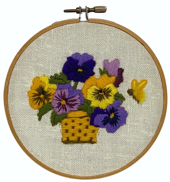 "Pansy & Bee Crewel Art en aro circular bordado/cesta amarillo púrpura 5,5"""