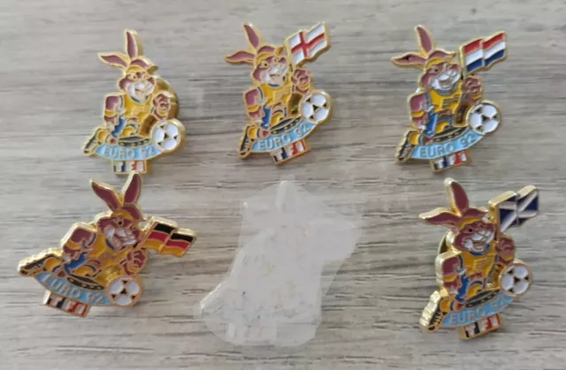 Lot de 5 Pin's TF1 Euro 92 Football Lapin