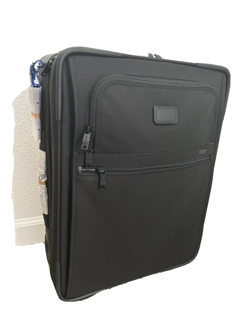 NEW Tumi Alpha 2 International Expandable 2 Wheeled 22” Black Carry-On Blue Tag
