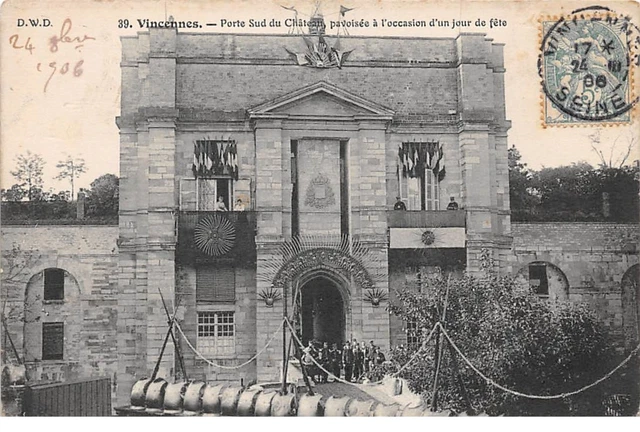 94 .n°  107989  . vincennes .  porte sud du chateau .pavoisee a l occasion d u