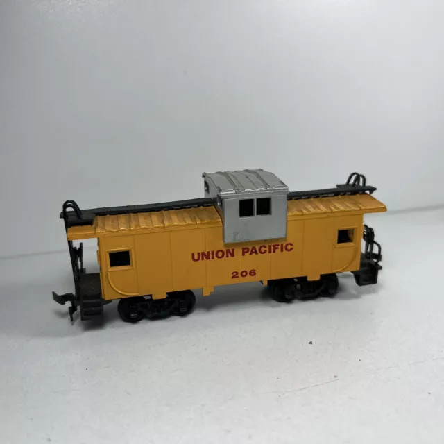 Bachmann HO Union Pacific Wide Vision Caboose UP 206 Model Railroad Train Car B