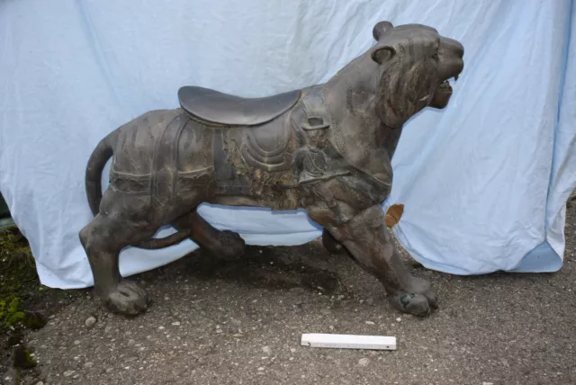 Bronze-Tiger mit Sattel/Mann mit Gewehr Antikpatina ca.60kg Spanien L:106cm