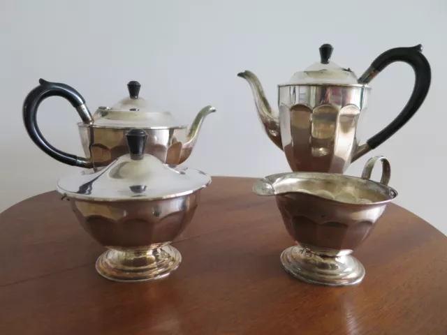 Cafetiere, Theiere, Sucrier, Cremier Art Deco Metal Argenté Epns Sheffield Engla