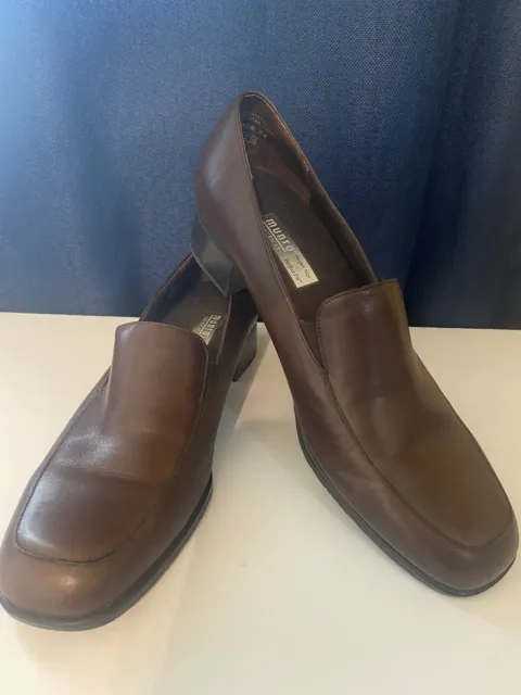 Munro American Shoes Womens 8 1/2 M Slip On Moc Loafer Brown Leather Low Heels