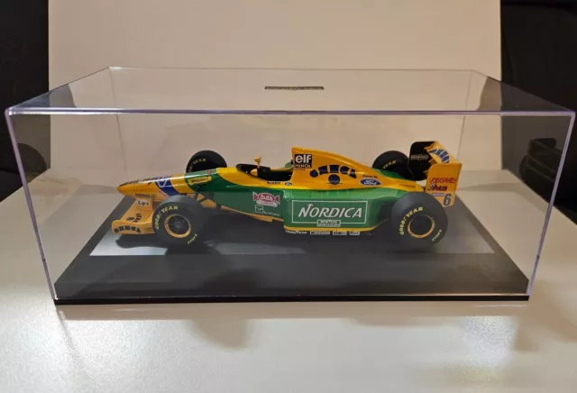1:18 Minichamps F1  Benetton Ford B193  1993  Riccardo Patrese #6  Display Case