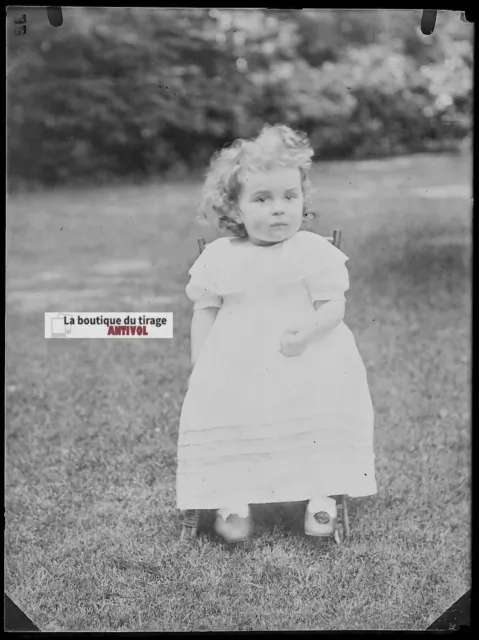 Plaque verre photo ancien négatif noir et blanc 9x12 cm enfant jardin France