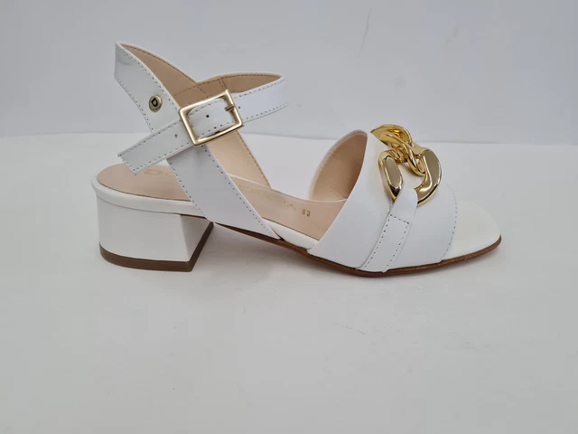 Sandales Cuir Blanc Brodées Fleurs - André - Taille 39 - Occasion - Talon Plat été