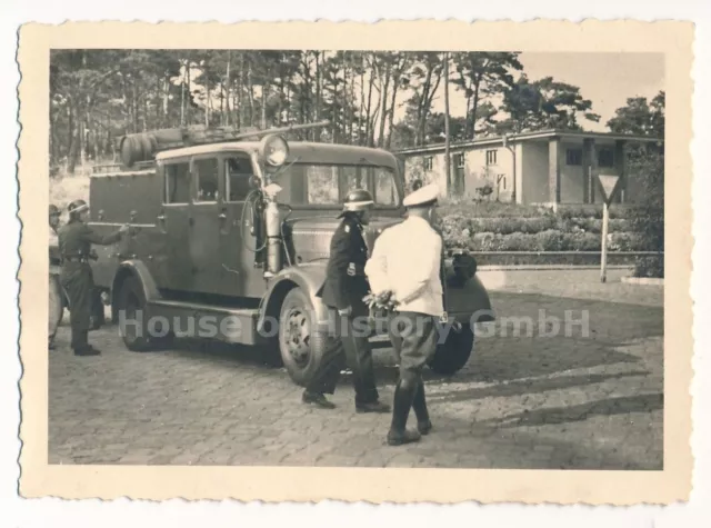 136794: Foto Feuerwehrfahrzeug Feuerwehrwagen, wohl Magirus oder Opel