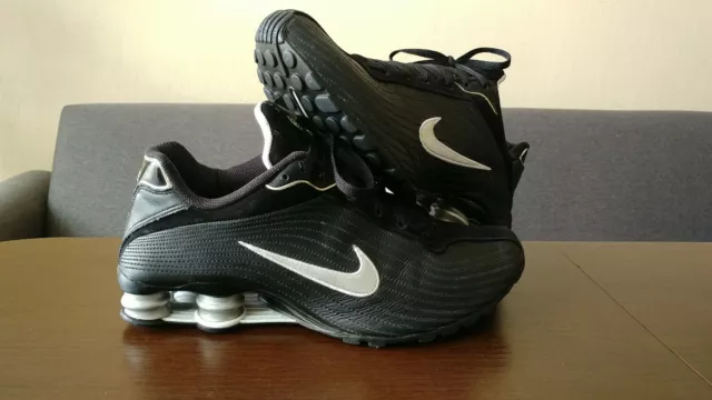 NIKE SHOX MEDALLION HERREN SNEAKERS Gr. EUR 44 US 10 UK 9 CM 28 EU