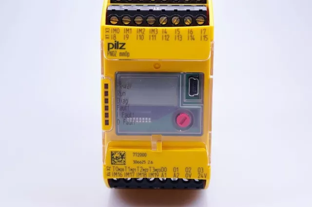 Pilz 772000 PNOZ mm0p 24VDC configurable safe compact controller