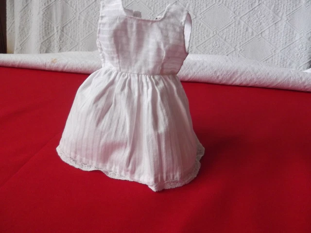Coudre des vêtements pour poupée - Marie Claire