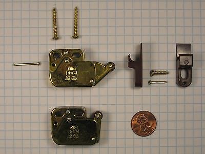 Ferum #Pb944-Bp/Br Mini Touch Latch, Brass-Plated, Brown Plastic, With Screws