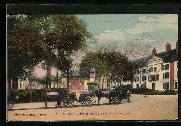 CPA Nevers, l´Hotel de France et Square Desveaux 1932