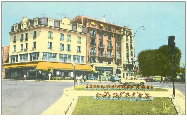 95 .n°39748 . argenteuil.la place de la gare.cpsm 14 x 9 cm .