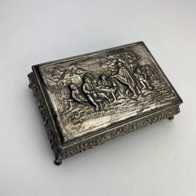 Alte Schatulle mit Relief Truhe Dose Kiste versilbert gepunzt Holz