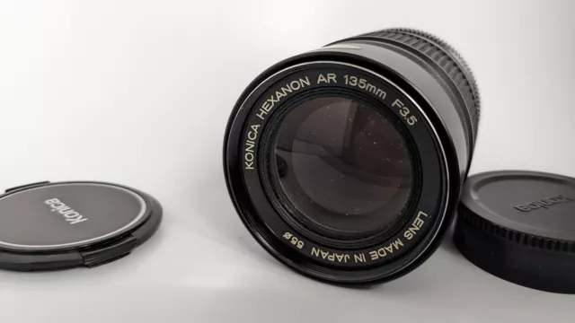 Objectif Konica Hexanon AR  3,5 / 135 mm avec étui dédié